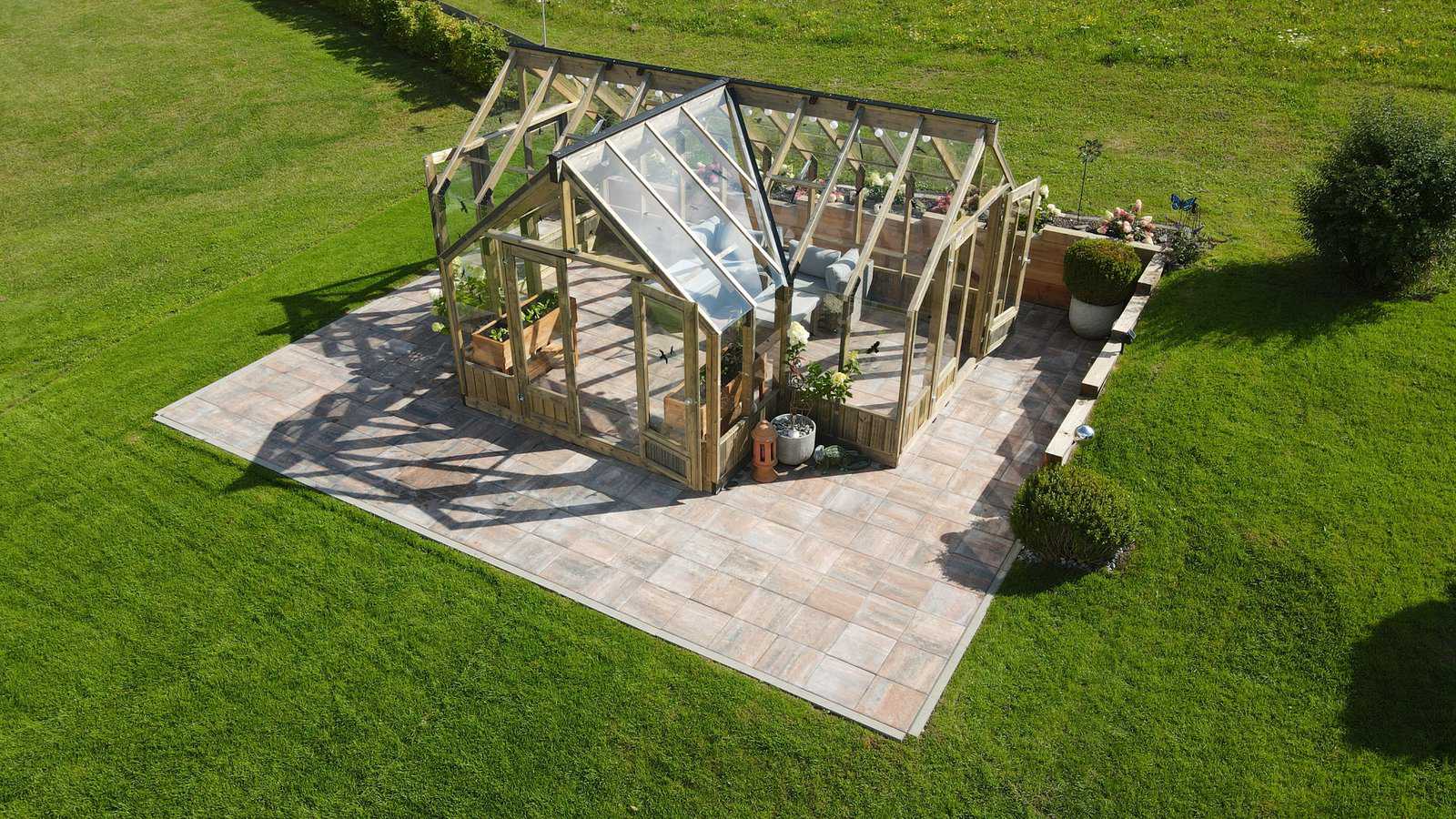 Emilia 19.1m2 (4.21x5.43m | 18mm) Halliks süvaimmutatud modernne T-kujuline klaasmaja